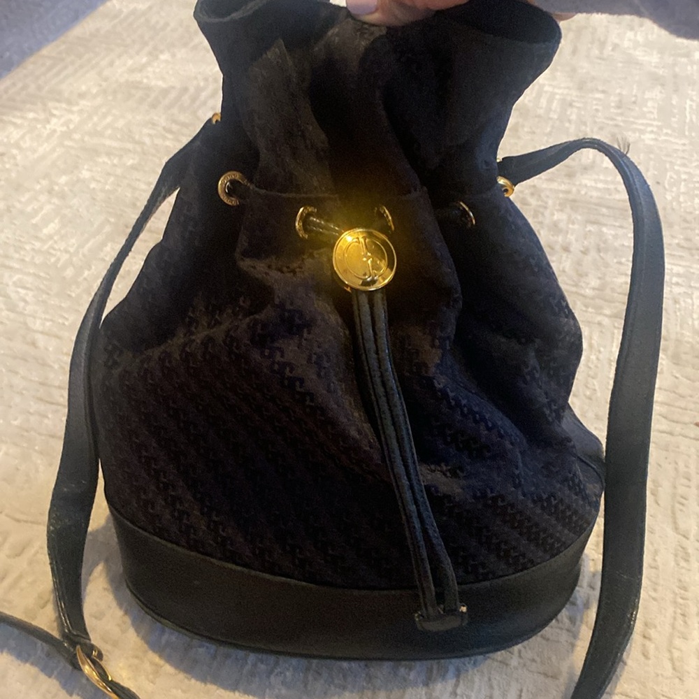 Authentic Gucci Cloth and Leather Black Drawstring Bucket Bag